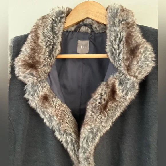 J Jill Vest Grey With Faux Fur Collar. - Picture 6 of 10